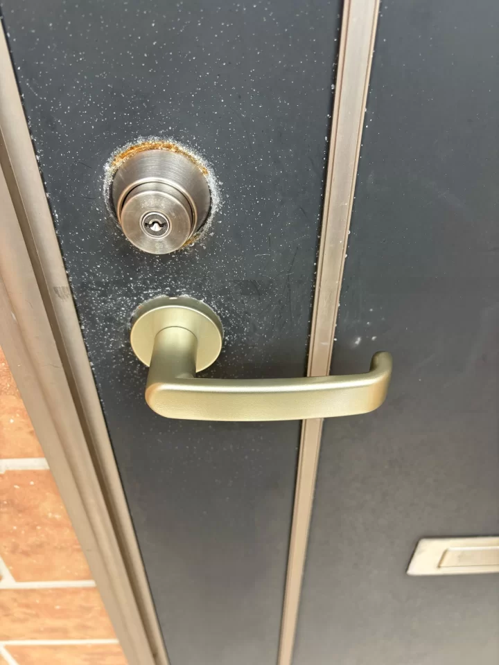 「玄関ドアノブの塗装（リペア）をしてきました」写真1